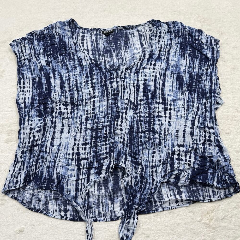 Torrid Top Tie Dye Button Front Tie Waist Blouse Challis Slouchy Blue White 1X